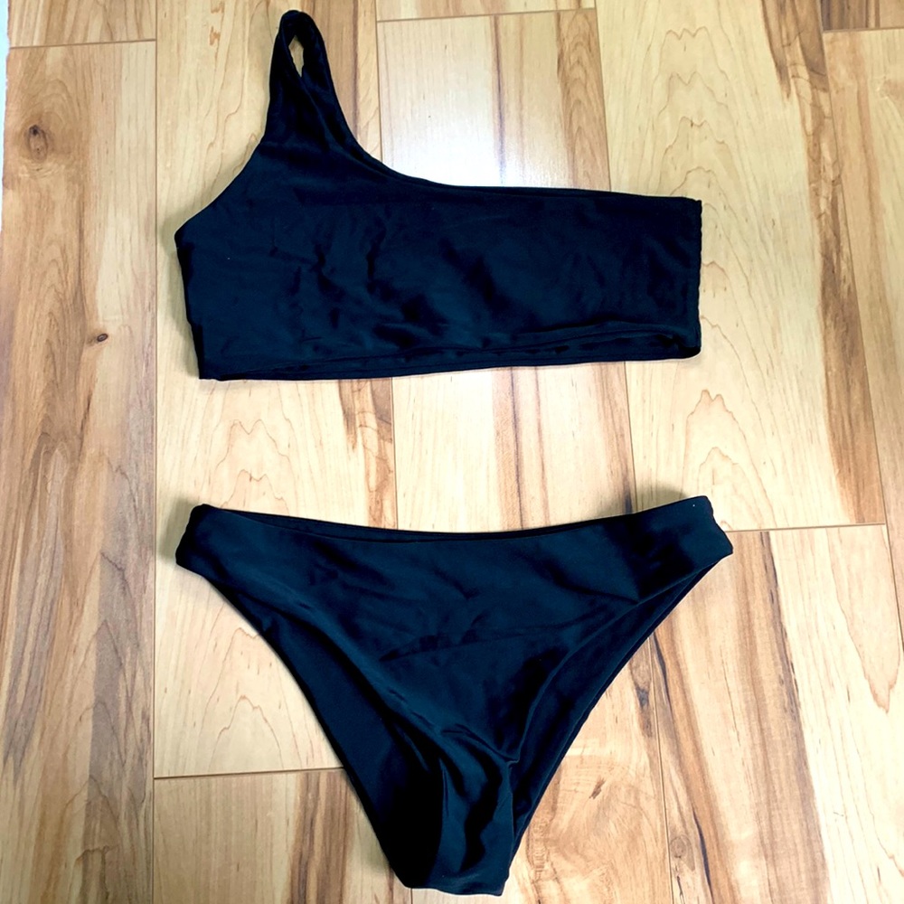 Black Zaful one strap bikini
